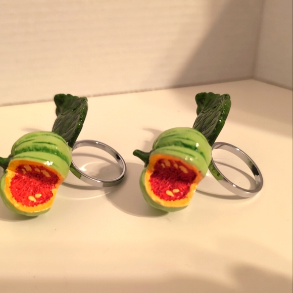 Green Avocado Napkin Rings‎ Set - Picture 3 of 4